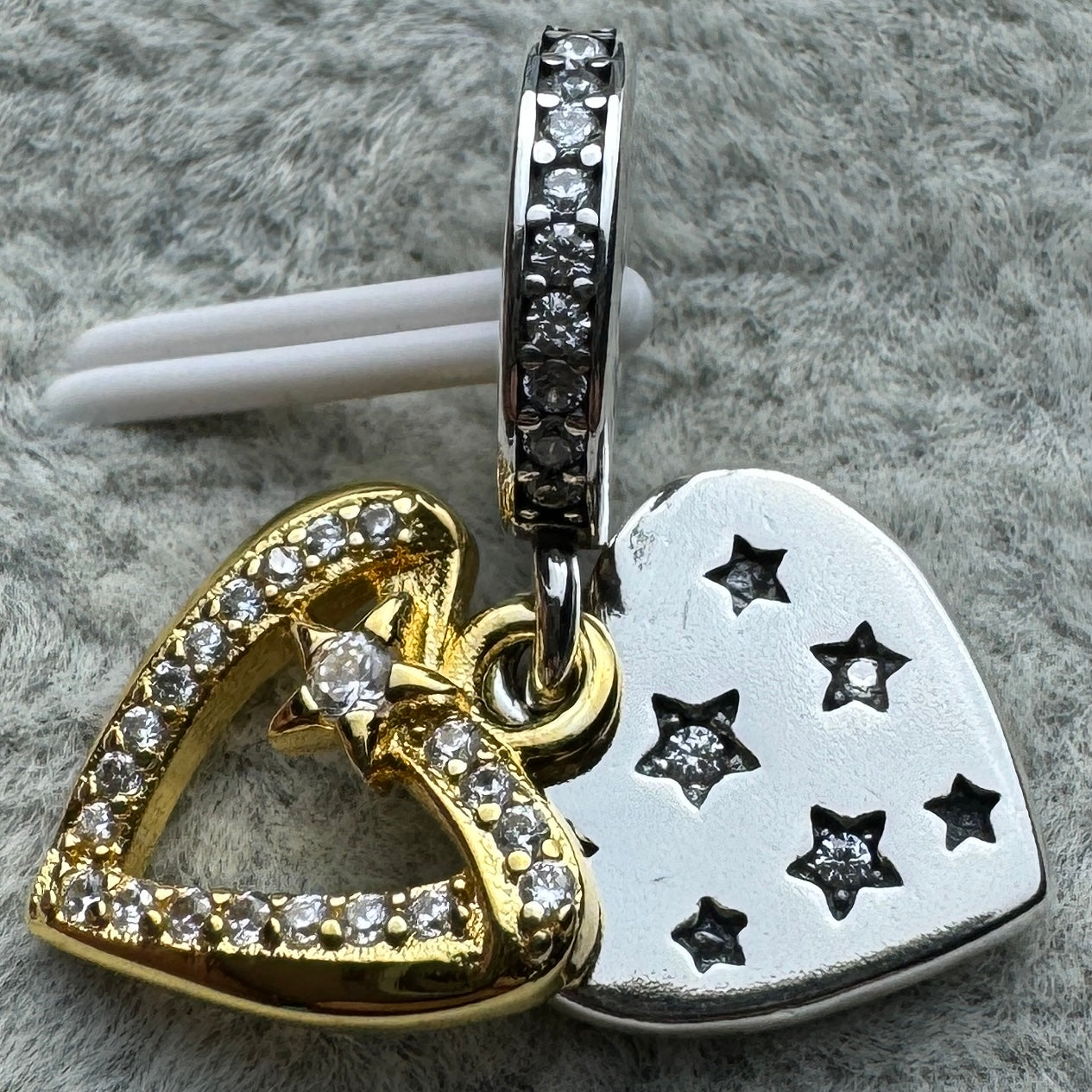 Charm Colgante Doble Dorado Corazones Estrella Fugaz Pandora Vista Frontal Abierto