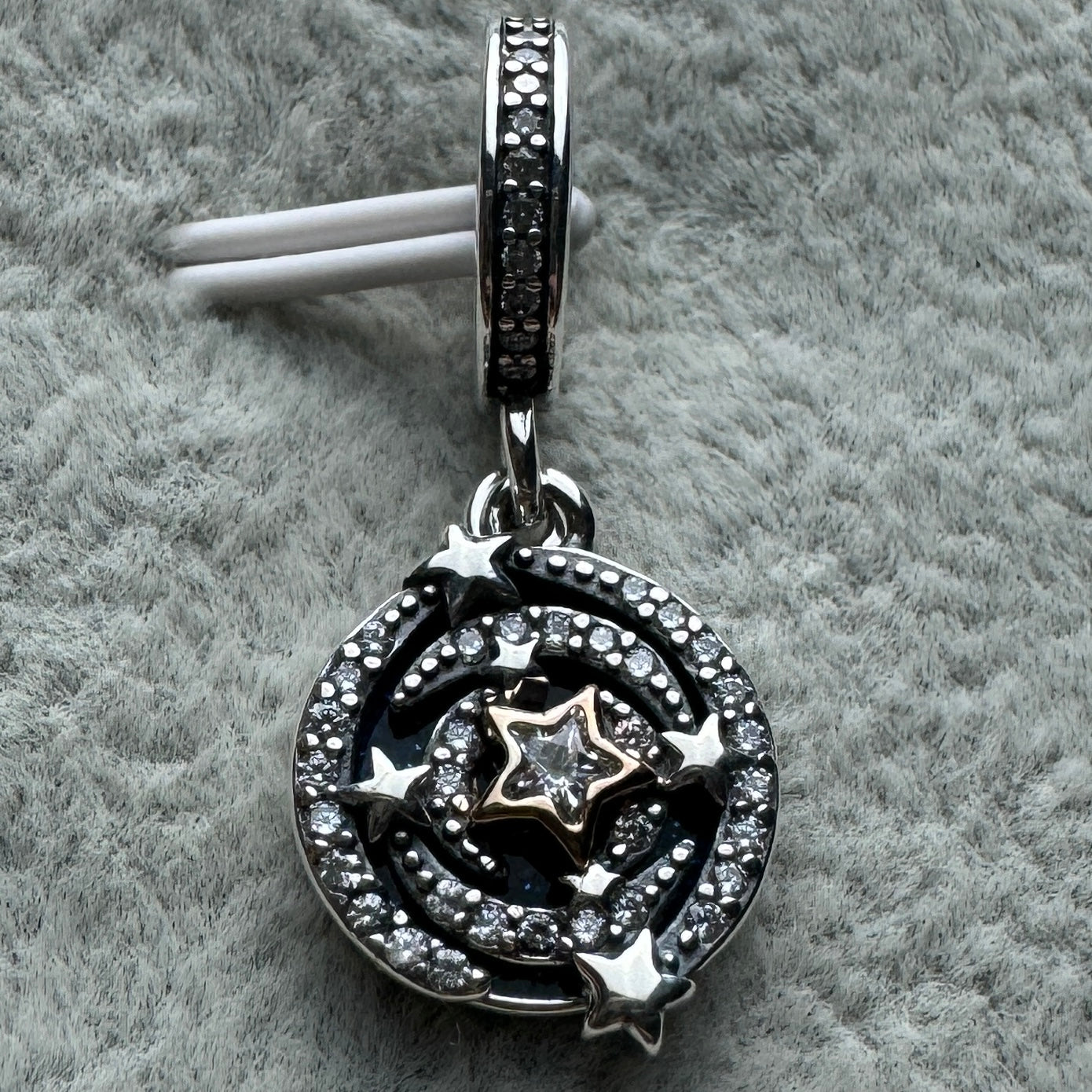 Charm Colgante Doble Estrella Fugaz Brillante En Dos Tonos Pandora Vista Frontal