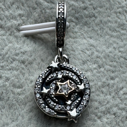 Charm Colgante Doble Estrella Fugaz Brillante En Dos Tonos Pandora Vista Frontal