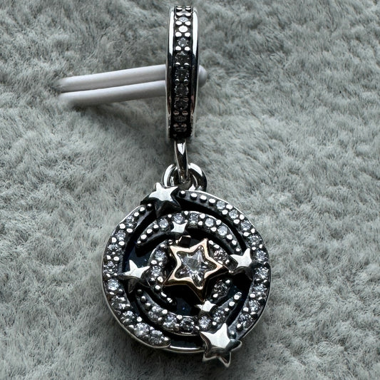 Charm Colgante Doble Estrella Fugaz Brillante En Dos Tonos Pandora Vista Frontal