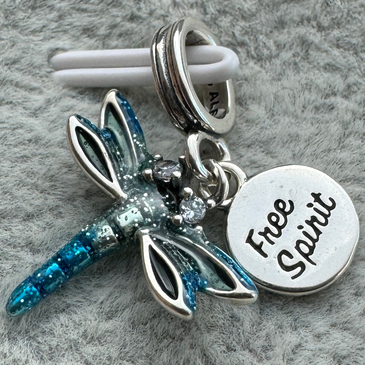 Charm Colgante Doble Libélula Azul Pandora Vista Frontal Abierto