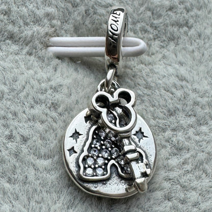 Charm Colgante Doble Llave Silueta Mickey Y Castillo Disney Pandora Vista Delantera