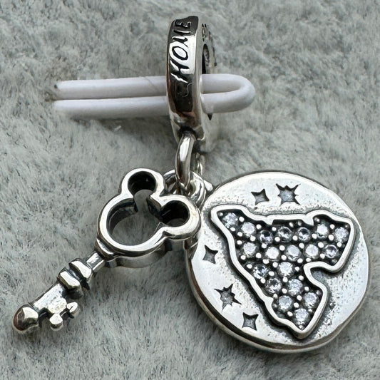 Charm Colgante Doble Llave Silueta Mickey Y Castillo Disney Pandora Vista Frontal