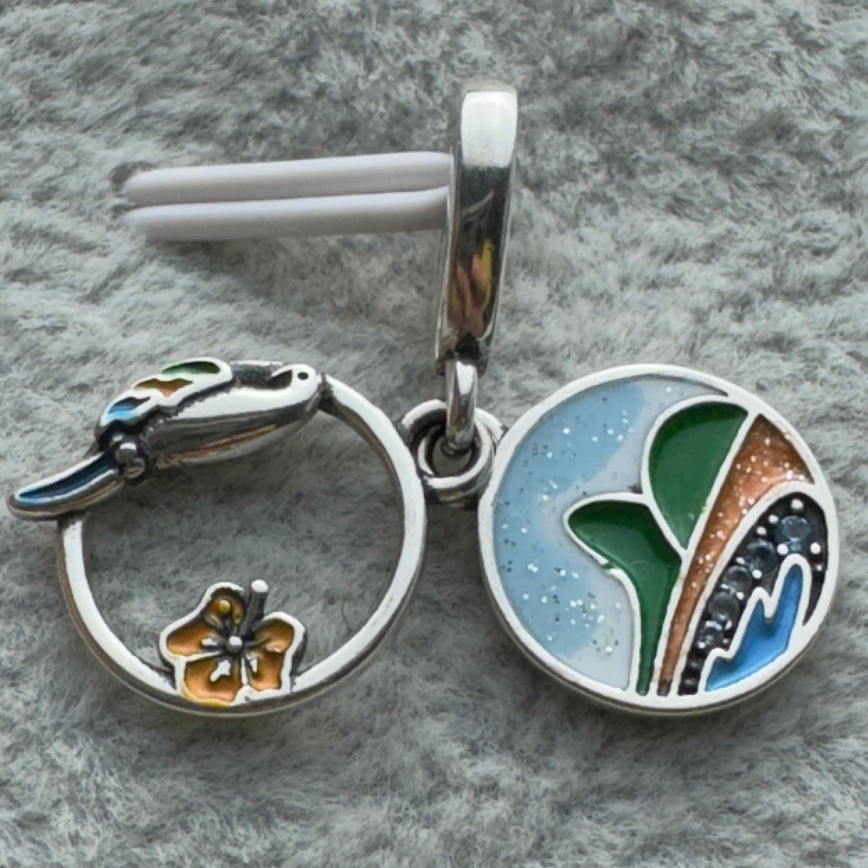 Charm Colgante Doble Pájaros De Brazil Pandora Vista Del Frente Abierto