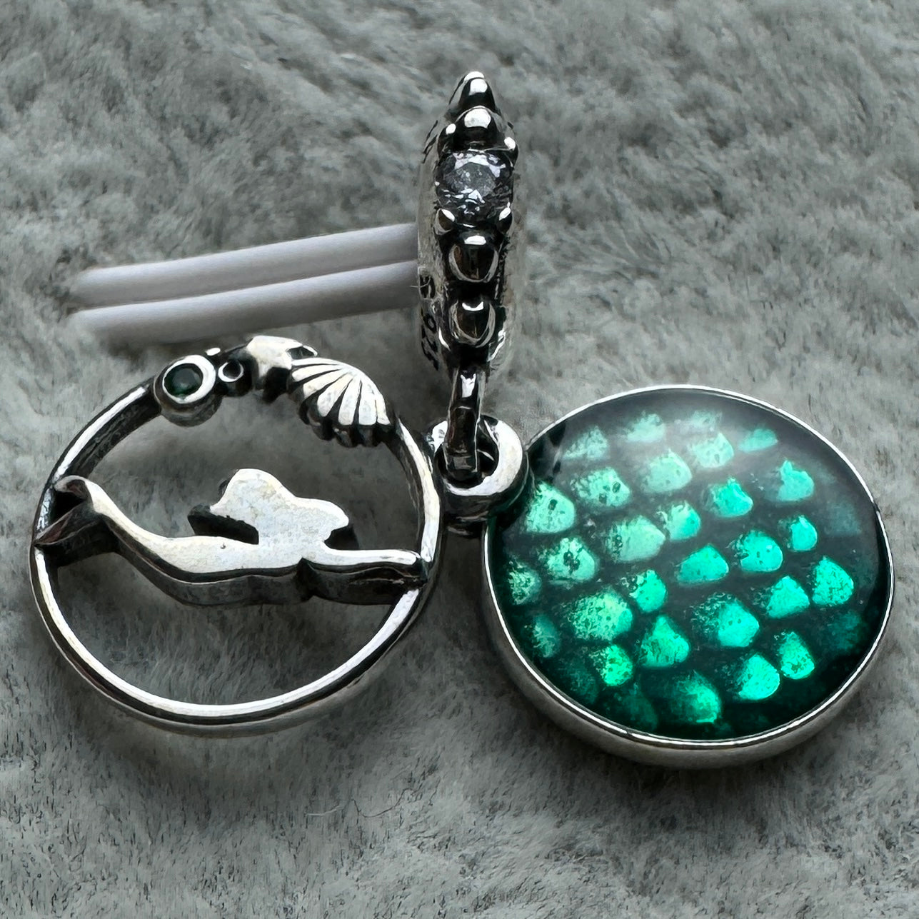 Charm Colgante Doble Princesa Ariel Sirenita Disney Pandora Vista Frontal Abierto