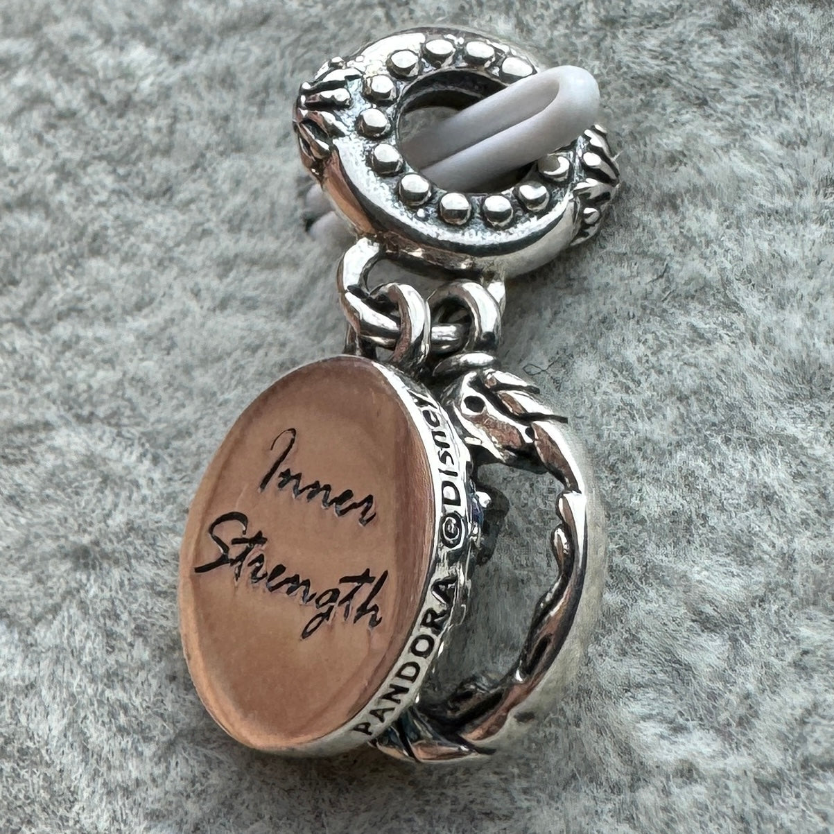 Charm Colgante Doble Princesa Elsa Y Caballo Nokk Frozen Disney Pandora Vista Del Costado