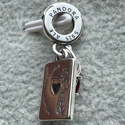 Charm Colgante Doble Reina De Corazones Villanos De Disney Pandora Vista Del Costado