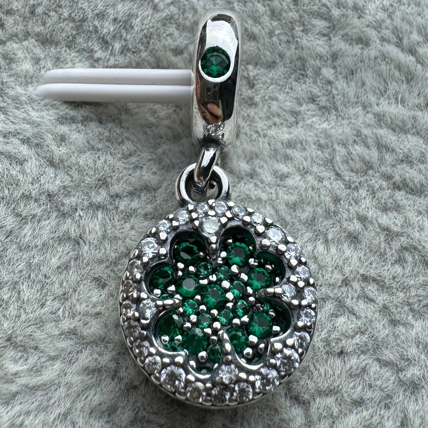 Charm Colgante Doble Trébol Brillante Pandora Vista Frontal