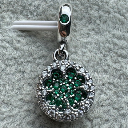 Charm Colgante Doble Trébol Brillante Pandora Vista Frontal