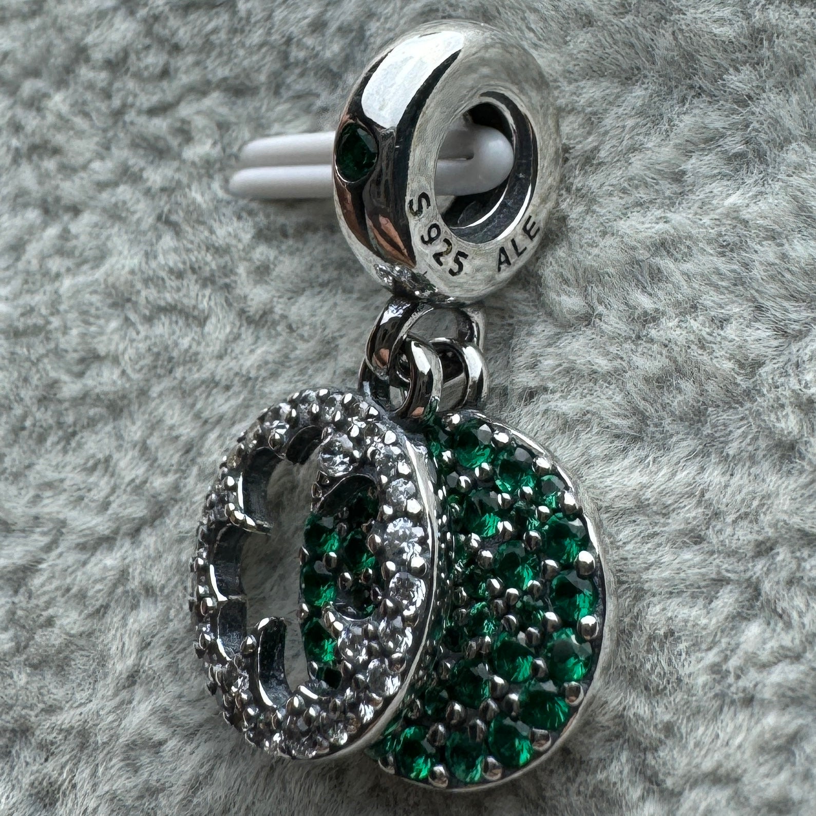 Charm Colgante Doble Trébol Brillante Pandora Vista Lateral
