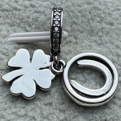 Charm Colgante Doble Trébol De La Suerte De Cuatro Hojas Pandora Vista Desde Atrás