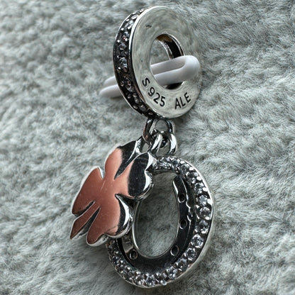 Charm Colgante Doble Trébol De La Suerte De Cuatro Hojas Pandora Vista Lateral