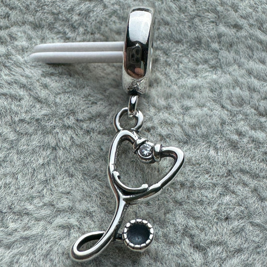 Charm Colgante Estetoscopio Pandora Vista Frontal