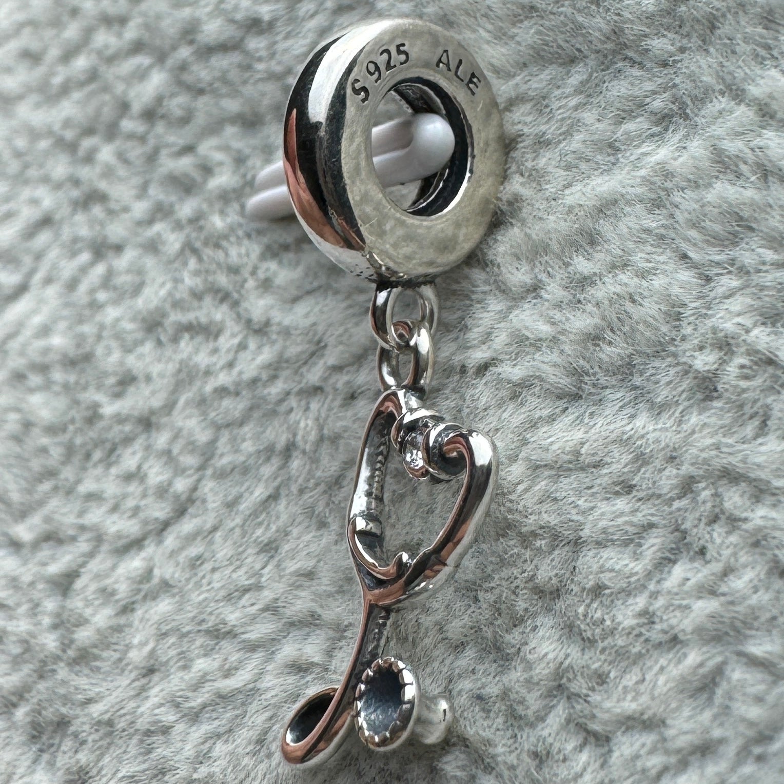 Charm Colgante Estetoscopio Pandora Vista Lateral