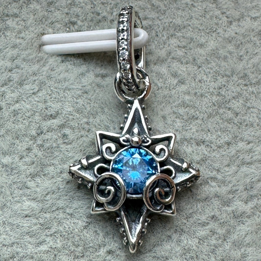 Charm Colgante Estrella Y Carruaje Azul Princesa Cenicienta Disney Vista Frontal