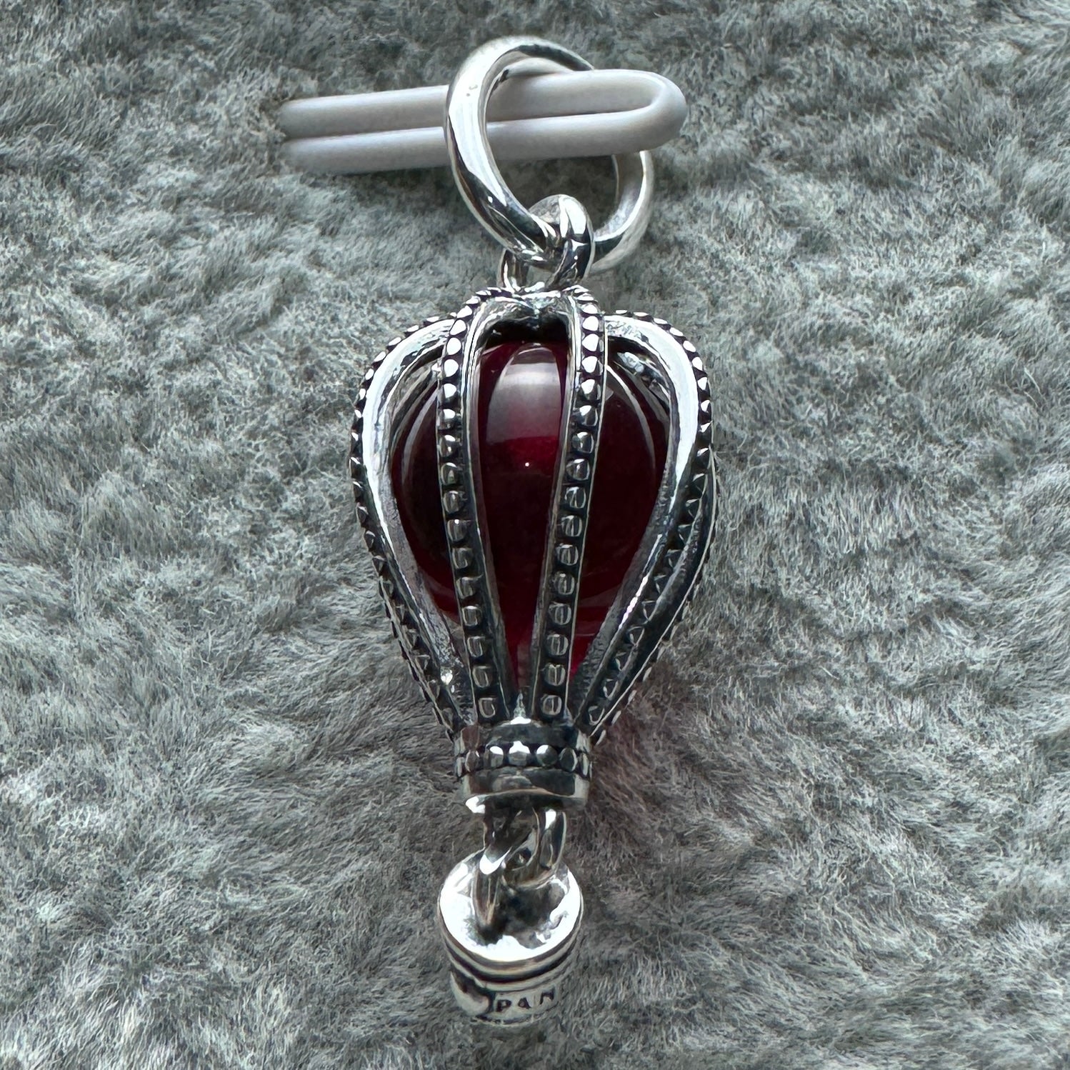 Charm Colgante Globo Aerostático Rojo Pandora Vista Desde Atrás