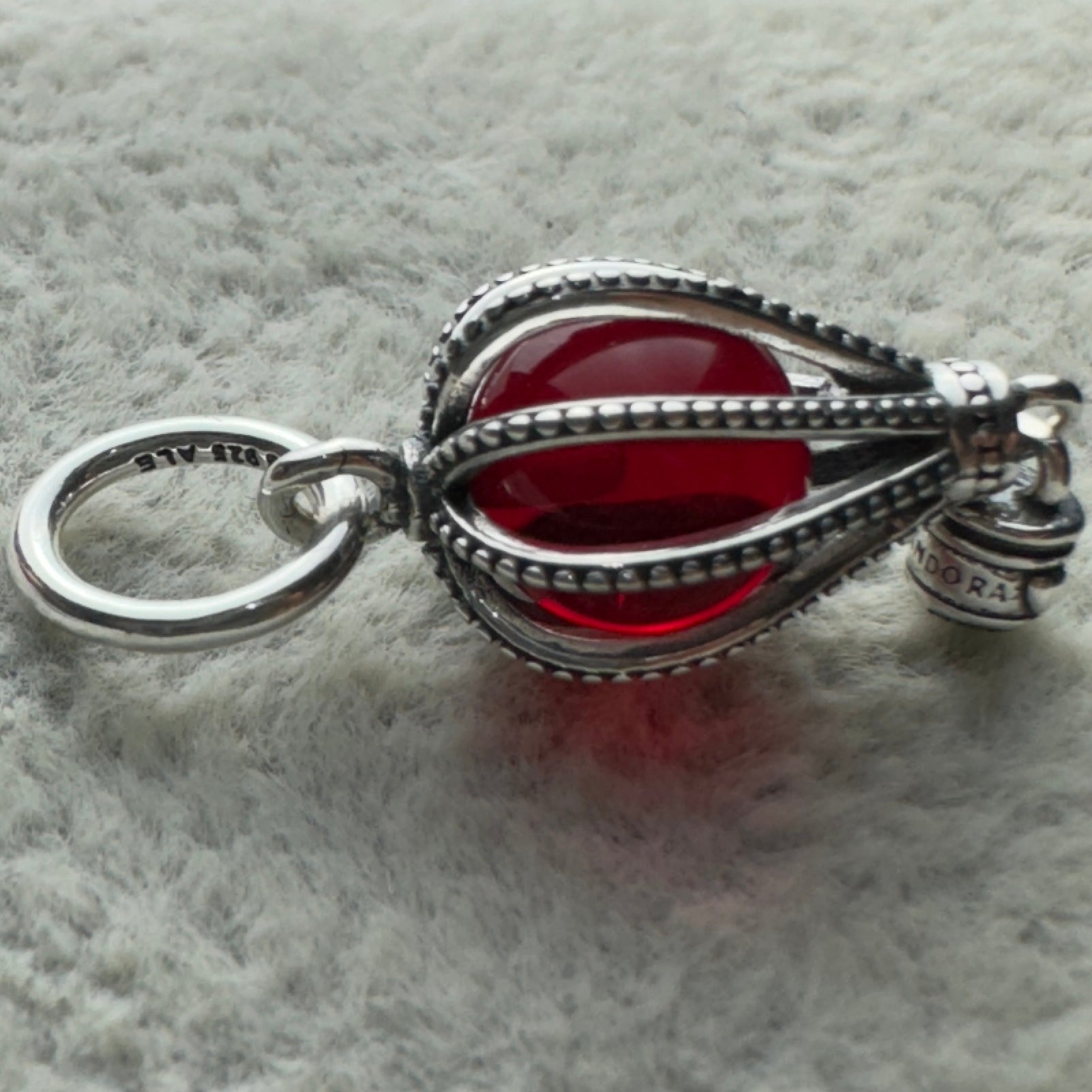 Charm Colgante Globo Aerostático Rojo Pandora Vista Lateral