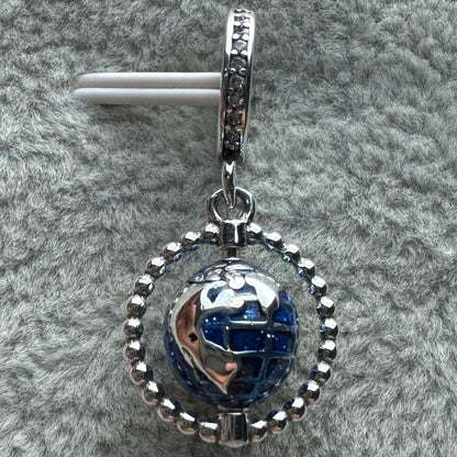 Charm Colgante Globo Terráqueo Giratorio Pandora Vista Frontal