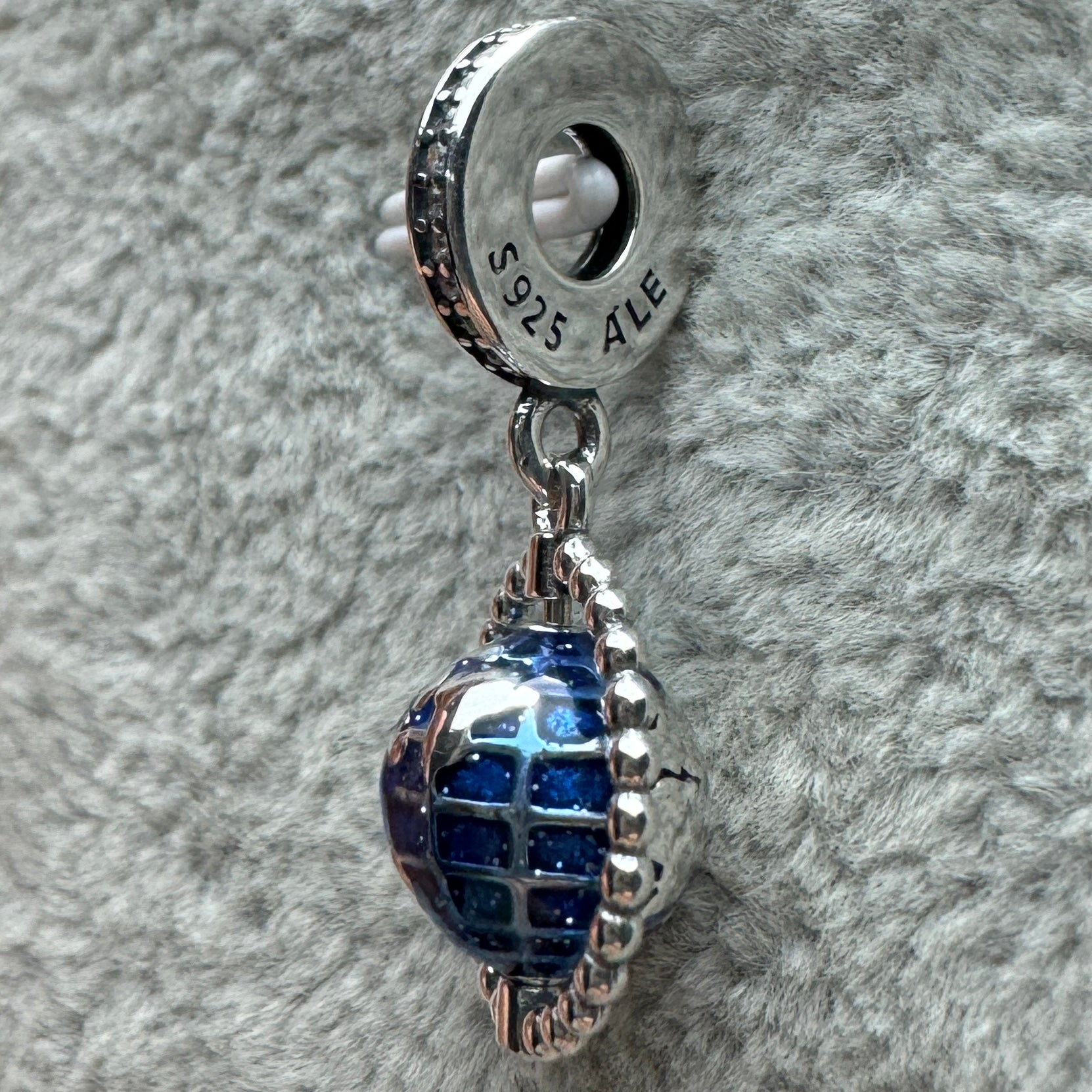 Charm Colgante Globo Terráqueo Giratorio Pandora Vista Lateral