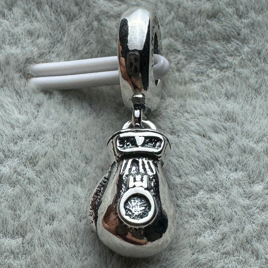Charm Colgante Guante De Box Pandora Vista Frontal