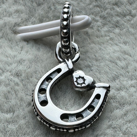 Charm Colgante Herradura De La Buena Suerte Pandora Vista Lateral