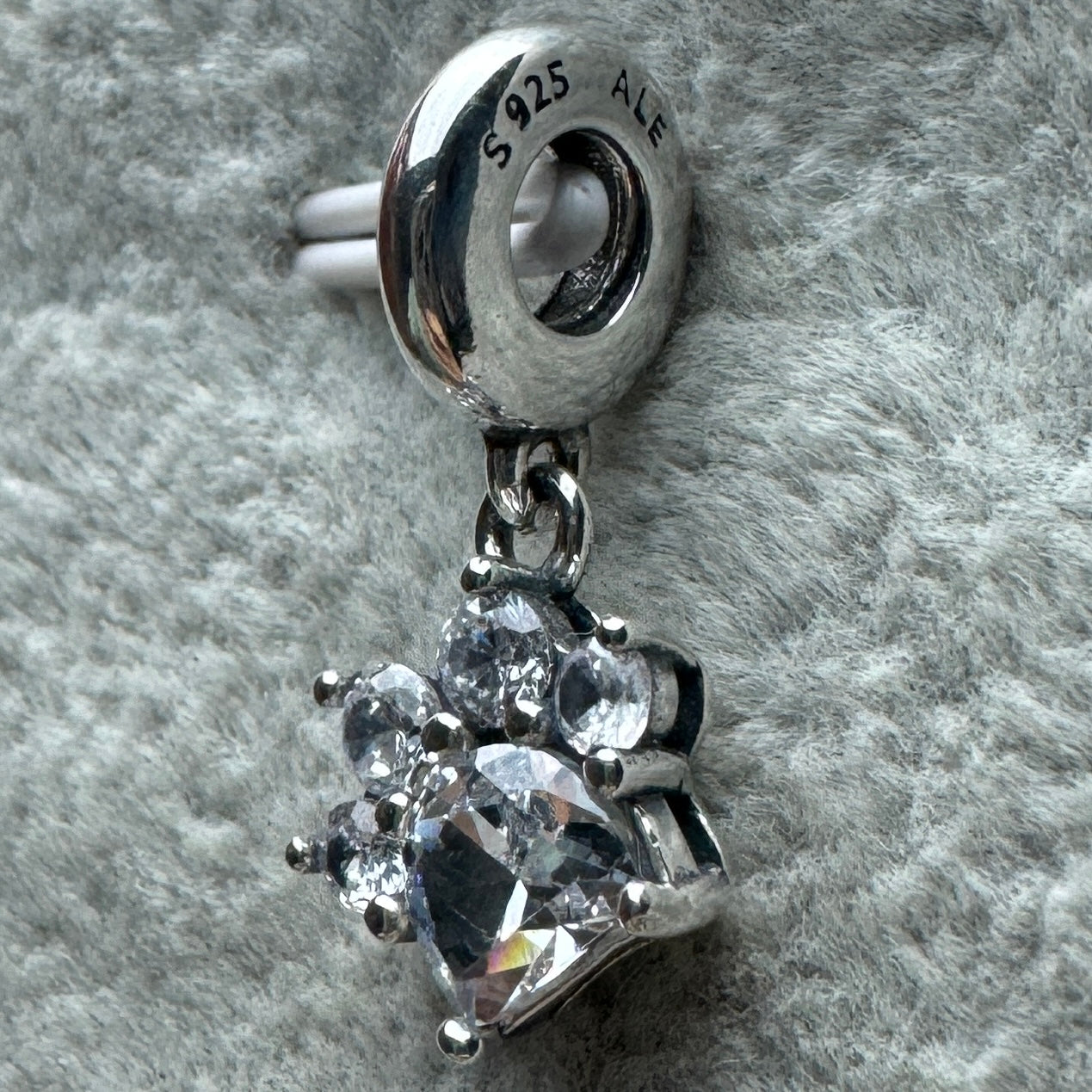 Charm Colgante Huella De Perro Brillante Pandora Vista Lateral