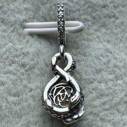 Charm Colgante Infinito Y Rosa Princesa Bella Y Bestia Disney Pandora Vista Desde Atrás