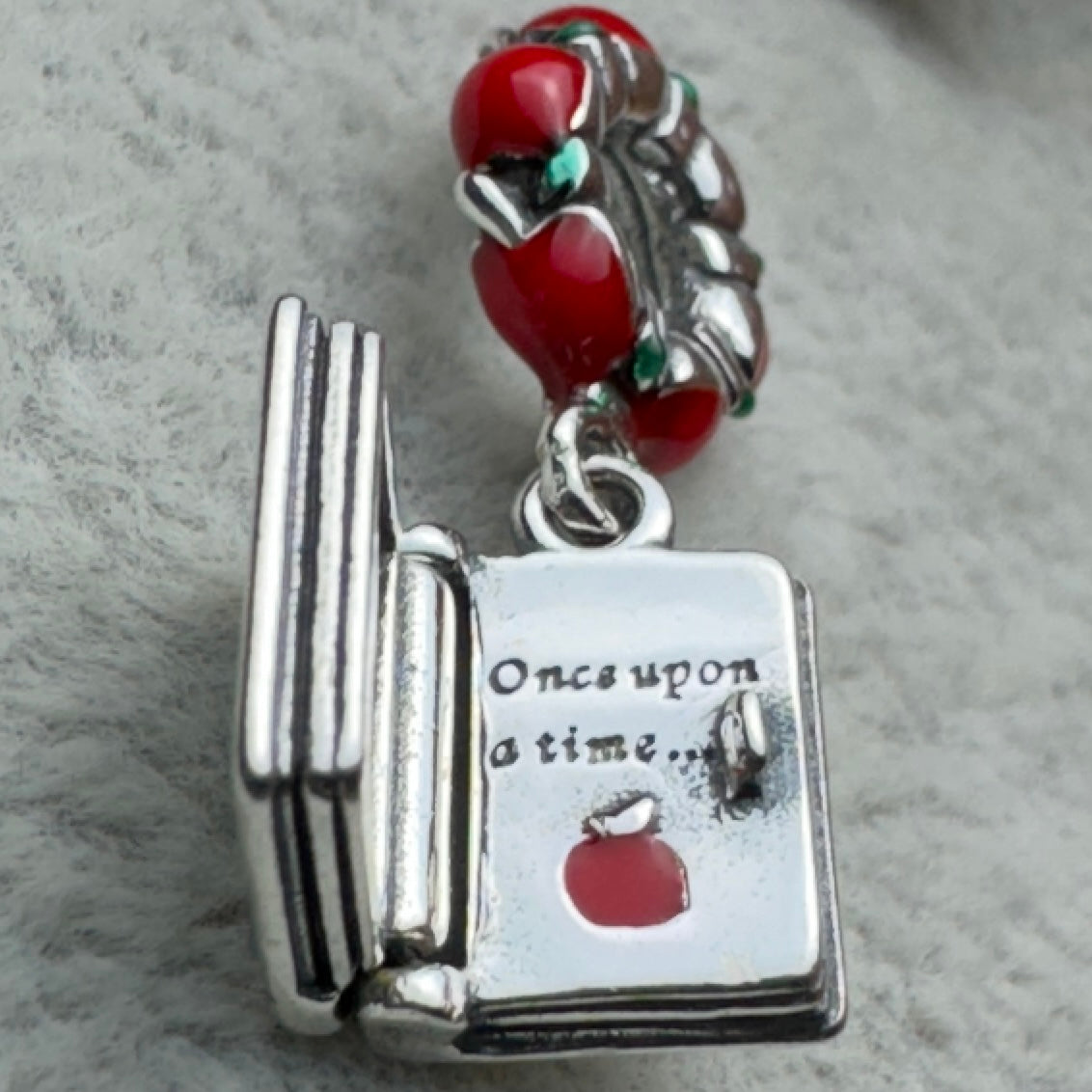 Charm Colgante Libro Princesa Blanca Nieves Que Se Puede Abrir Disney Pandora Vista Libro Abierto Primera Página