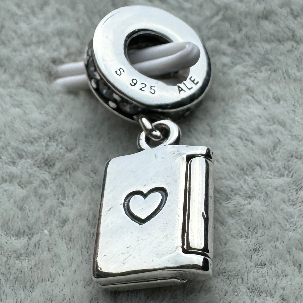 Charm Colgante Libro Que Se Abre Feliz Cumpleaños Pandora Vista Lateral