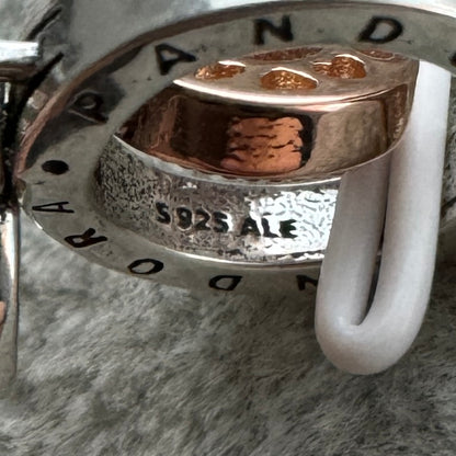Charm Colgante Logotipo Rosado Pandora Vista Desde Adentro