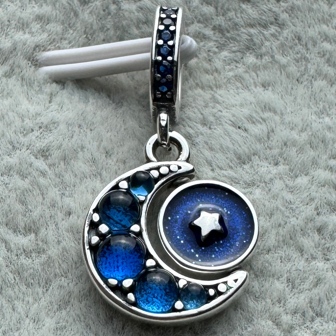 Charm Colgante Luna Y Estrella Azul Giratoria Brillante Pandora Vista Frontal