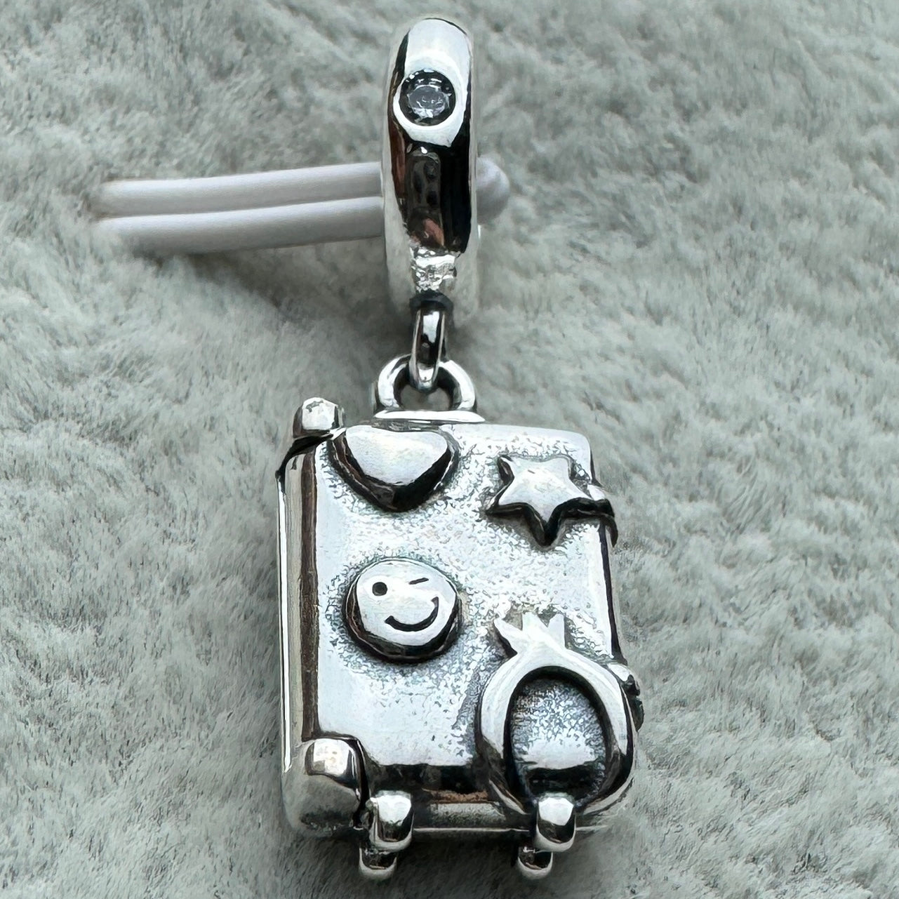 Charm Colgante Maleta De Viaje Que Se Puede Abrir Pandora Vista Frontal