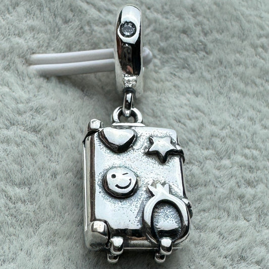 Charm Colgante Maleta De Viaje Que Se Puede Abrir Pandora Vista Frontal