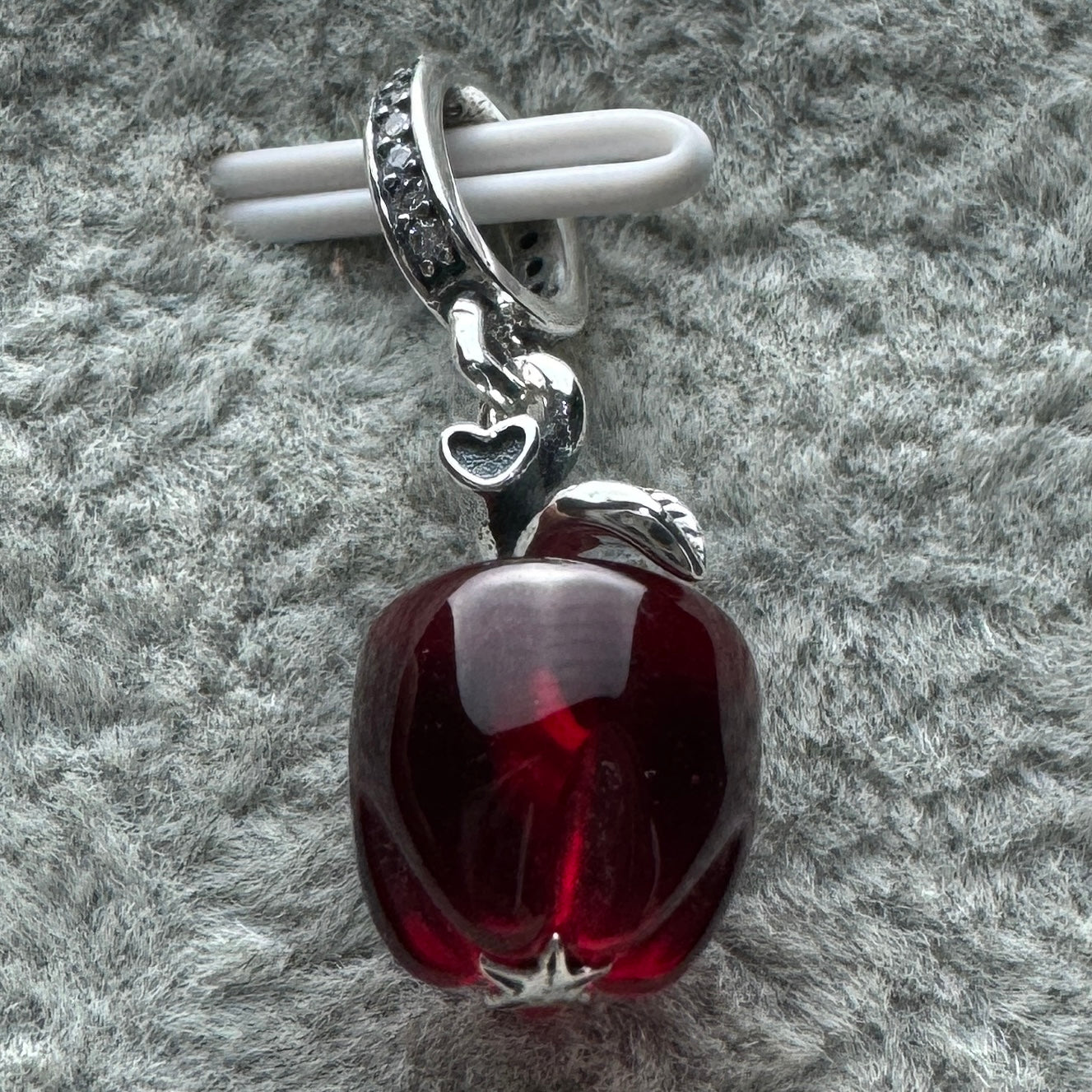 Charm Colgante Manzana Roja De Cristal De Murano Pandora Vista Frontal