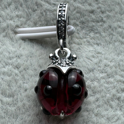 Charm Colgante Mariquita Roja De Cristal De Murano Pandora Vista Frontal