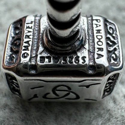Charm Colgante Martillo De Thor Marvel Pandora Vista Desde Arriba