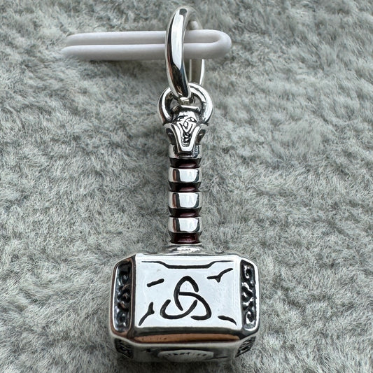 Charm Colgante Martillo De Thor Marvel Pandora Vista Frontal