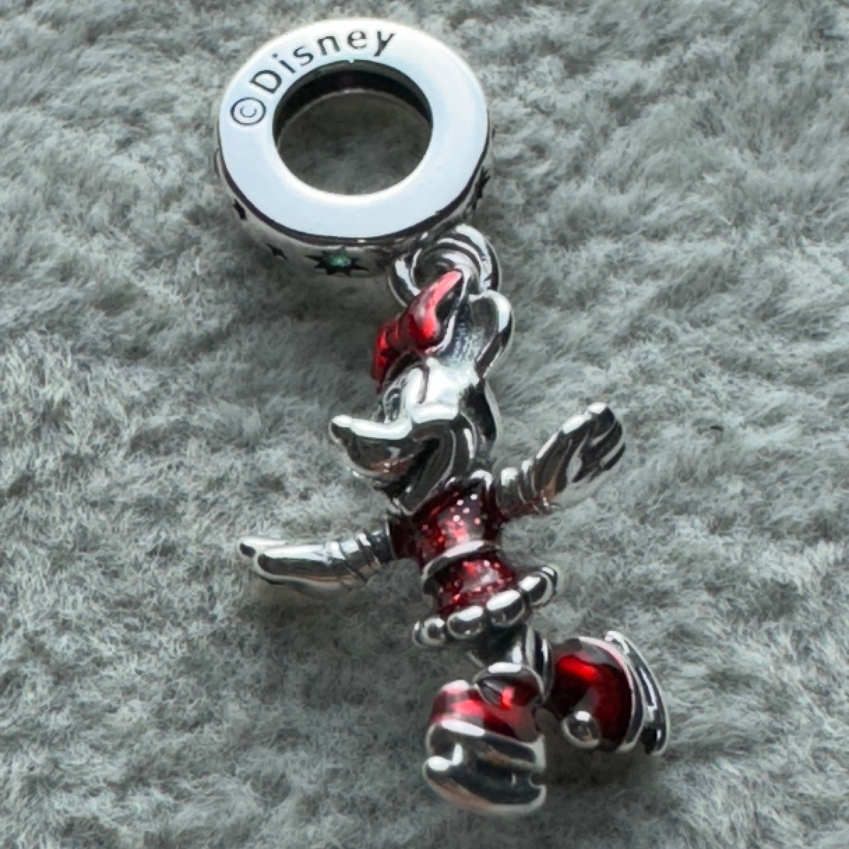 Charm Colgante Minnie Patinando Sobre Hielo Disney Pandora Vista Del Costado