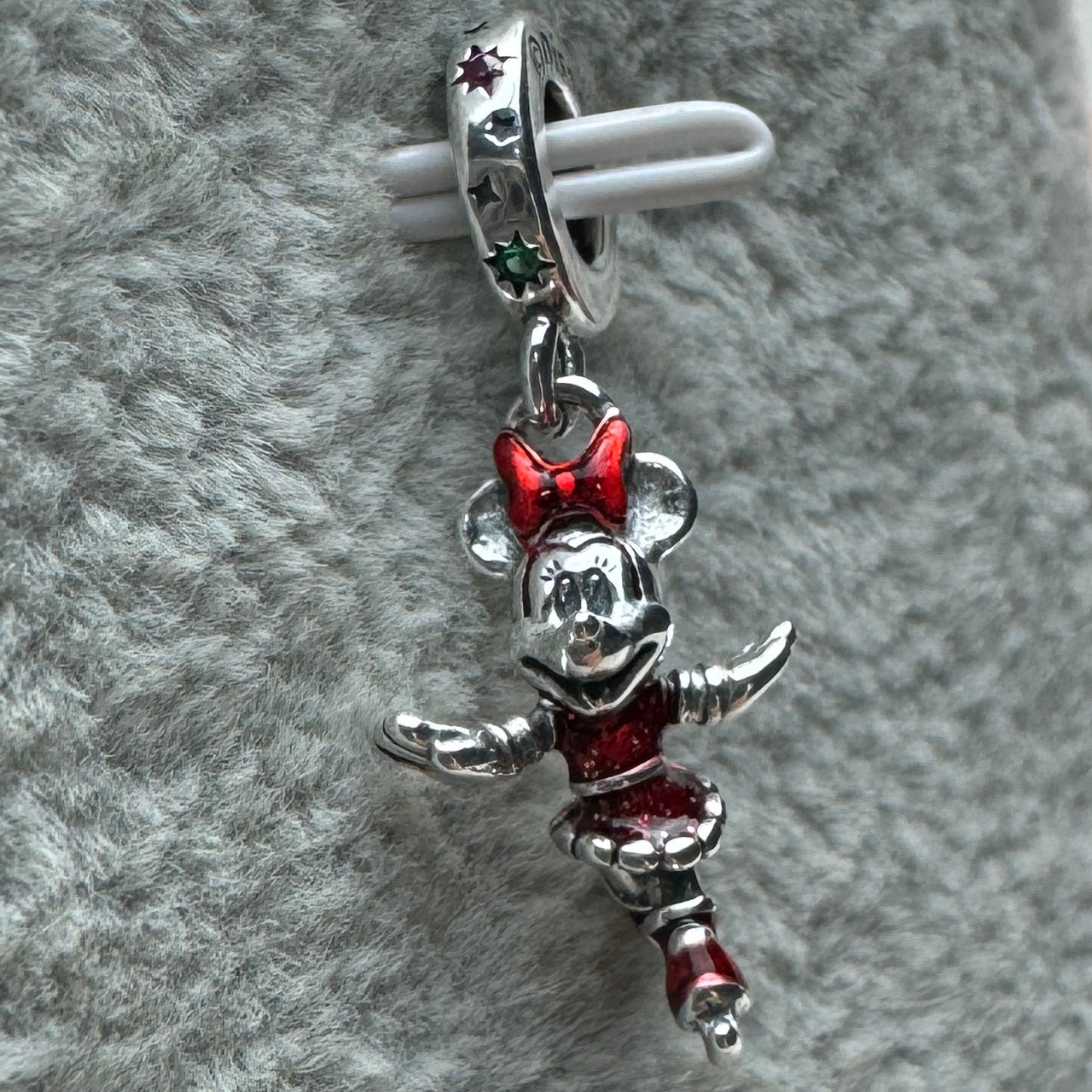 Charm Colgante Minnie Patinando Sobre Hielo Disney Pandora Vista Frontal