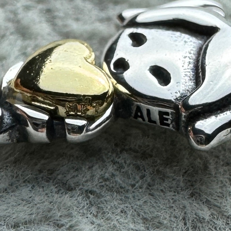 Charm Colgante Niña Feliz Pandora Vista Del Costado