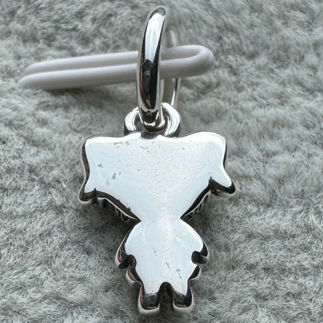 Charm Colgante Niña Feliz Pandora Vista Desde Atrás