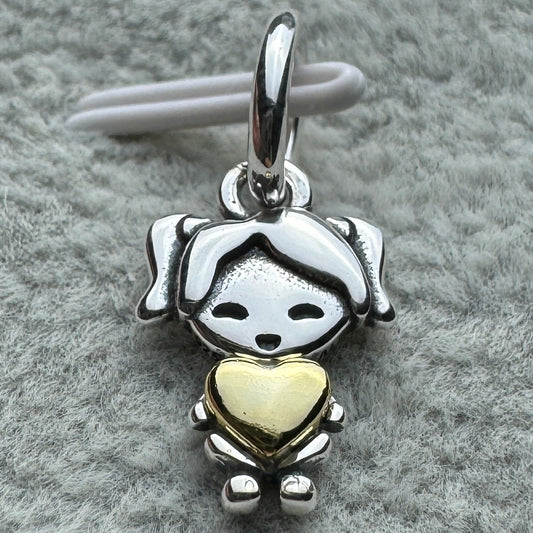 Charm Colgante Niña Feliz Pandora Vista Frontal