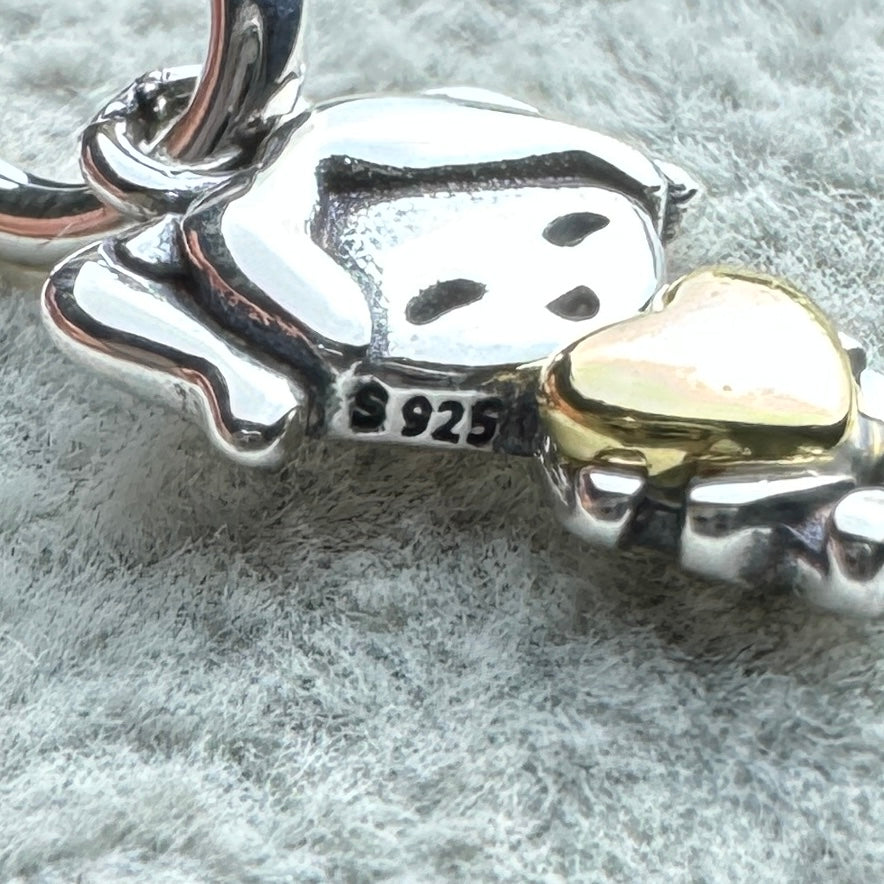 Charm Colgante Niña Feliz Pandora Vista Lateral