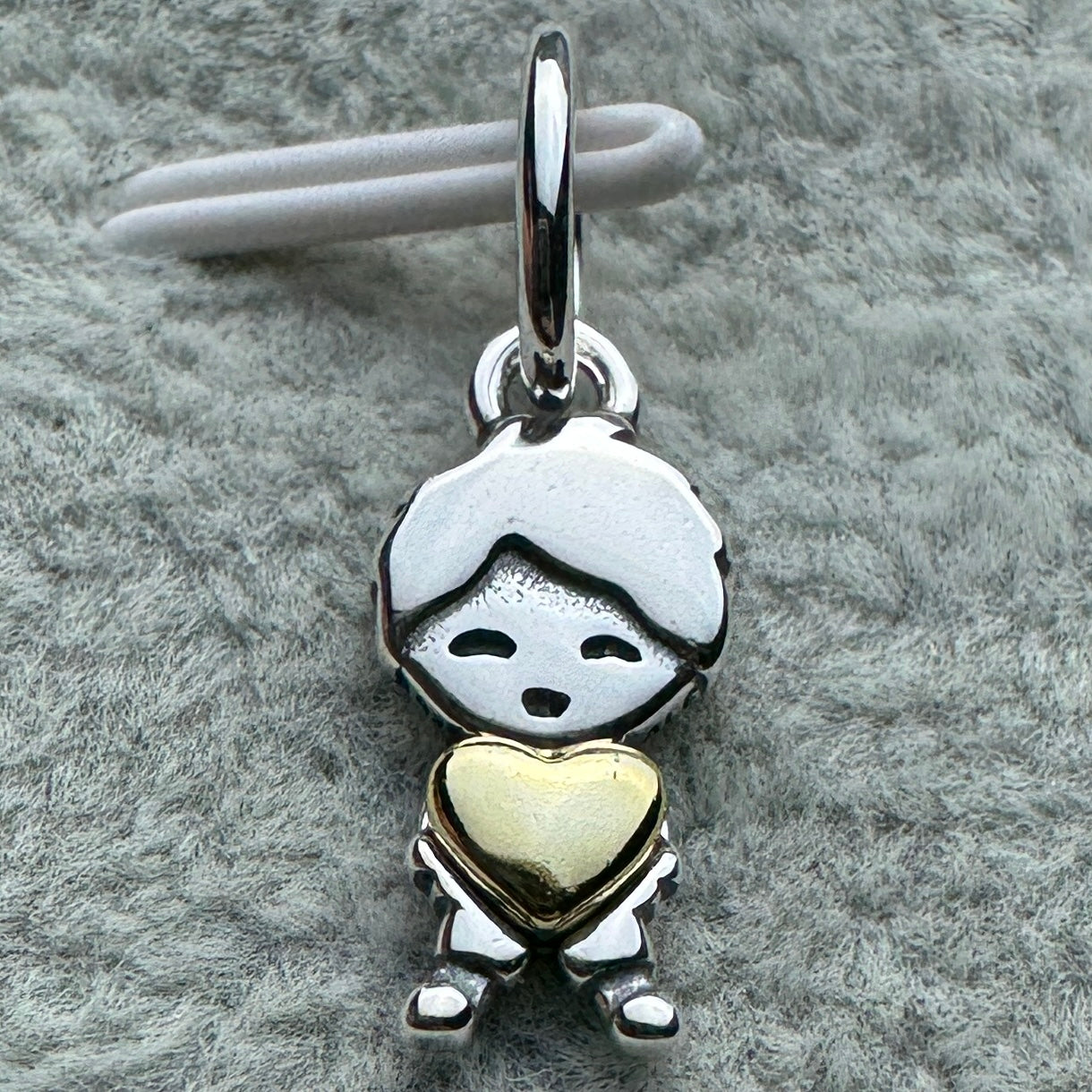 Charm Colgante Niño Feliz Pandora Vista Frontal