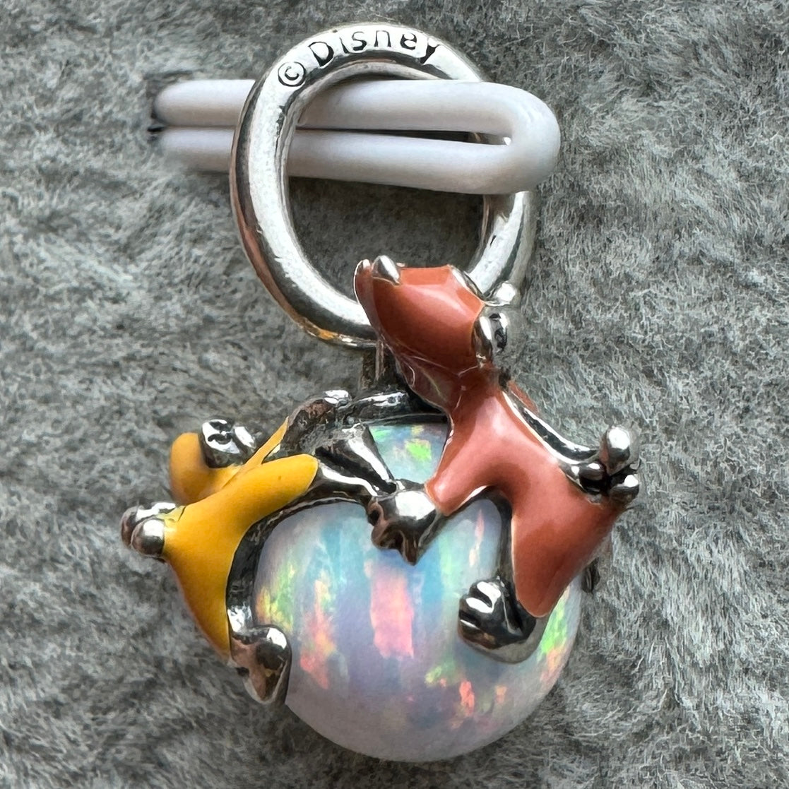 Charm Colgante Opalescente Ardillas Chip Y Dale (Chip Y Chop) Disney Pandora Vista Desde Atrás