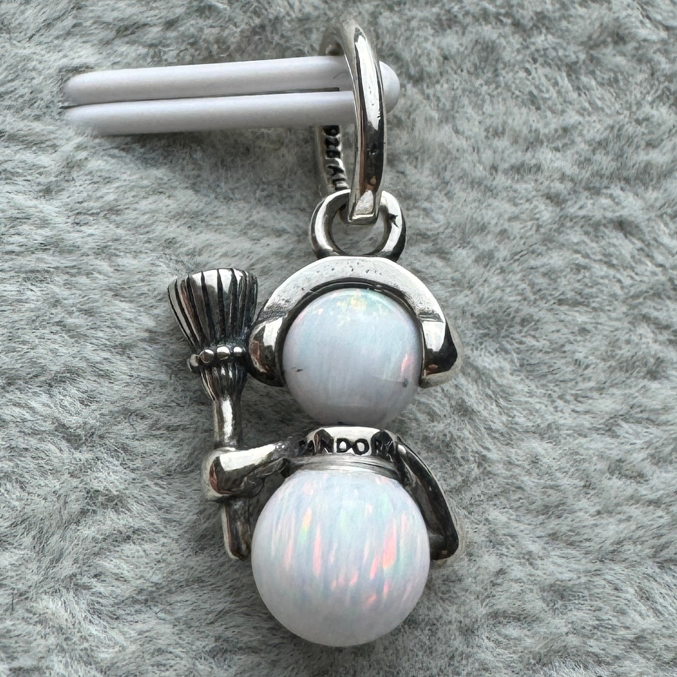 Charm Colgante Opalescente Muñeco De Nieve Pandora Vista Desde Atrás