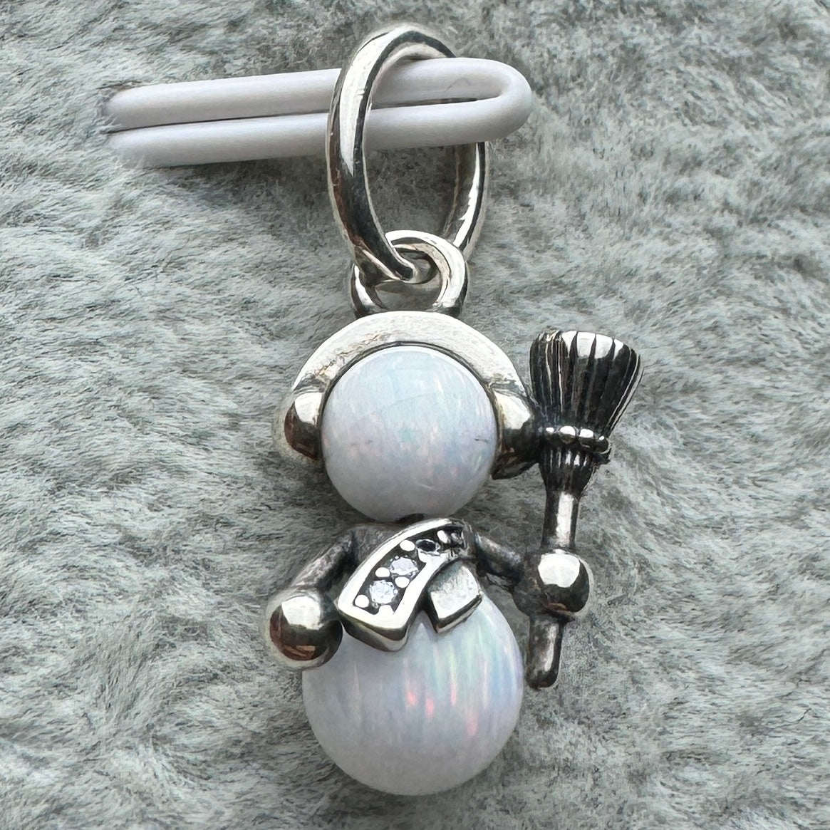 Charm Colgante Opalescente Muñeco De Nieve Pandora Vista Frontal