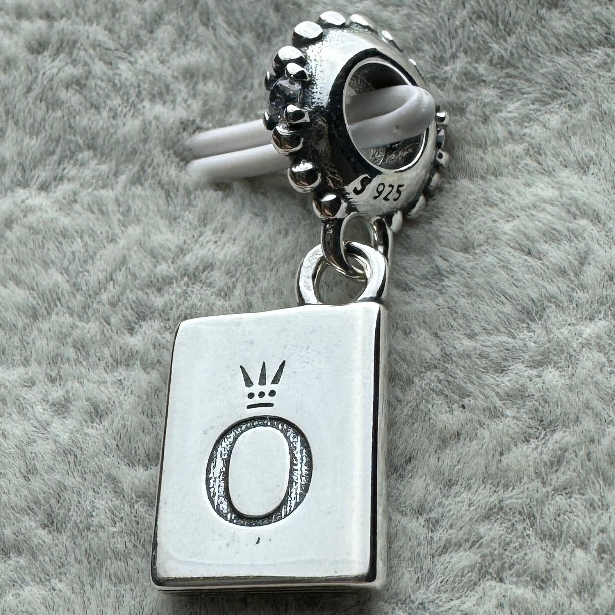 Charm Colgante Pasaporte Pandora Vista Del Costado