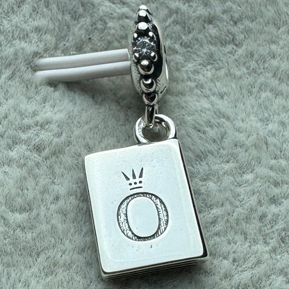 Charm Colgante Pasaporte Pandora Vista Desde Atrás