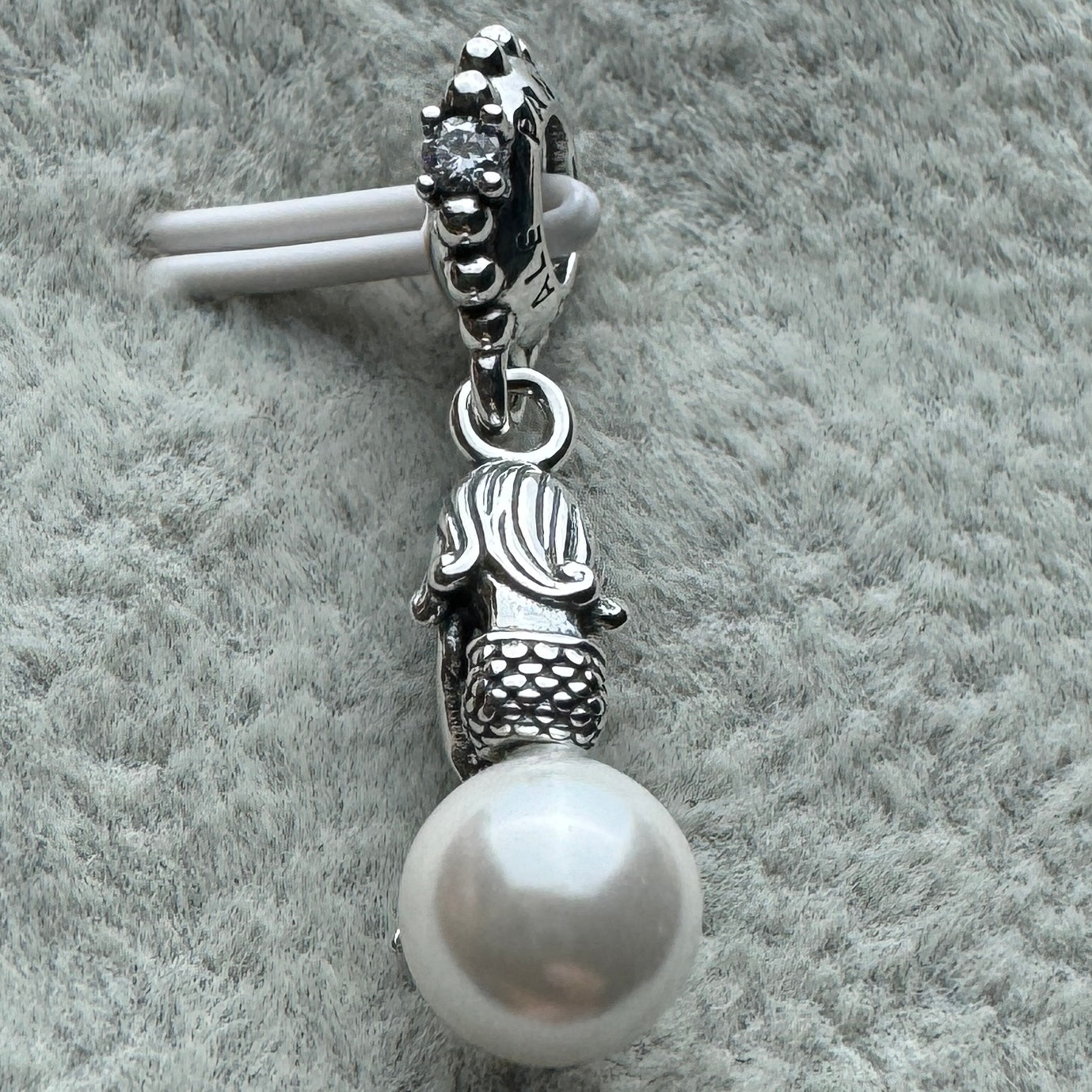 Charm Colgante Princesa Ariel Sobre Perla Sirenita Disney Pandora Vista Desde Atrás